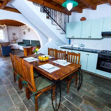 Villa Clarissa & Carmel View 파포스 외부 사진