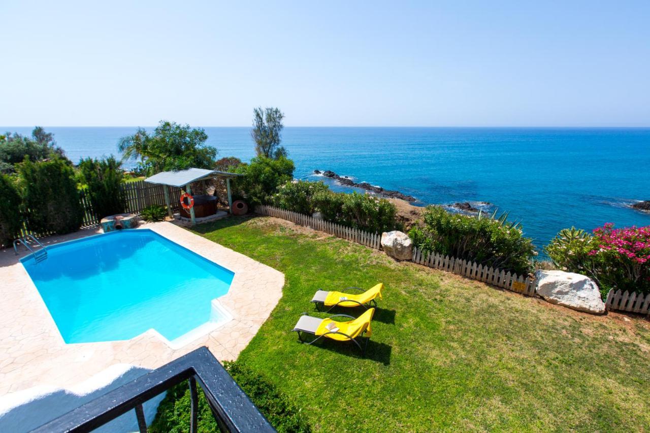 Villa Clarissa & Carmel View 파포스 외부 사진