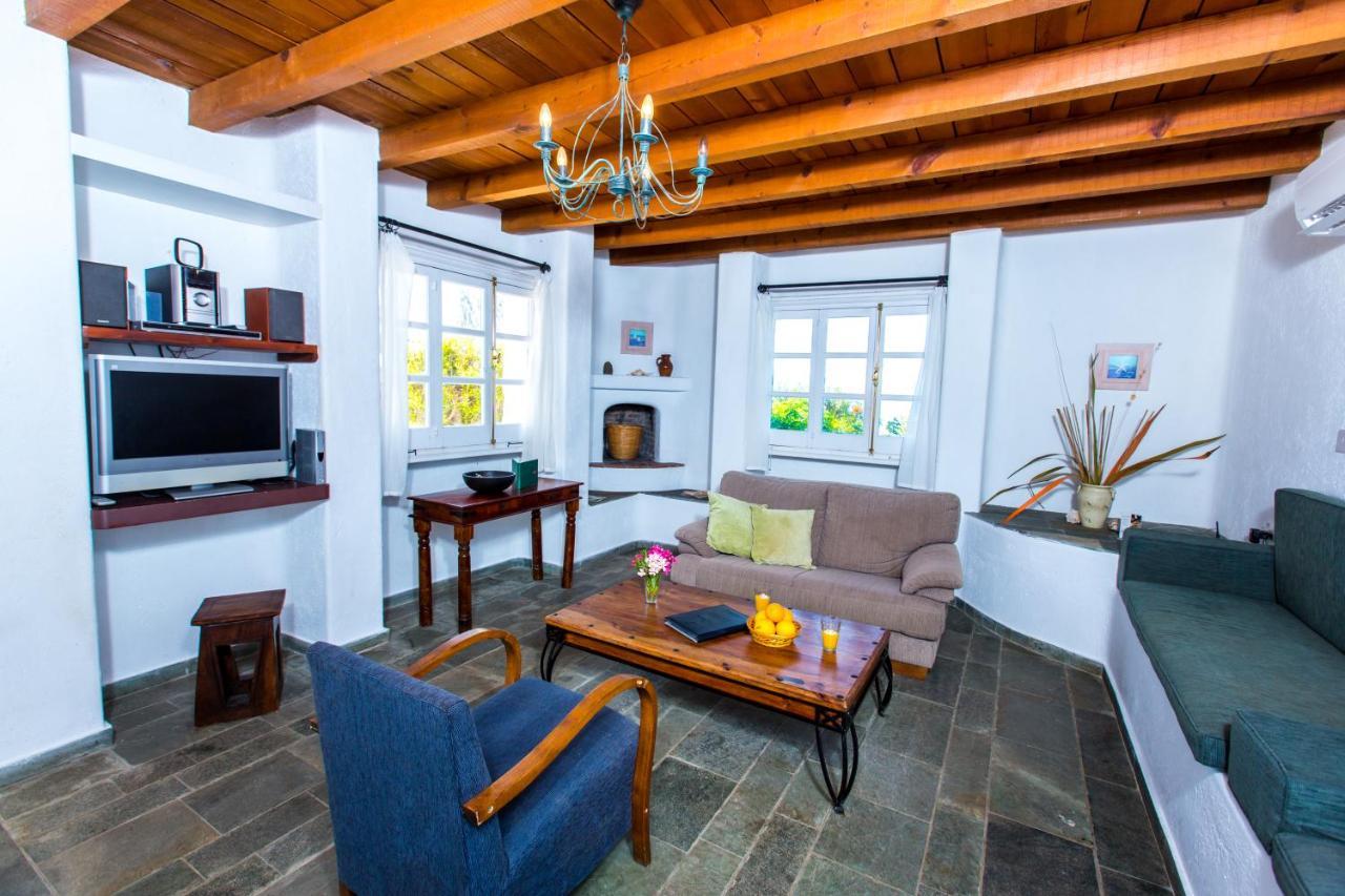 Villa Clarissa & Carmel View 파포스 외부 사진