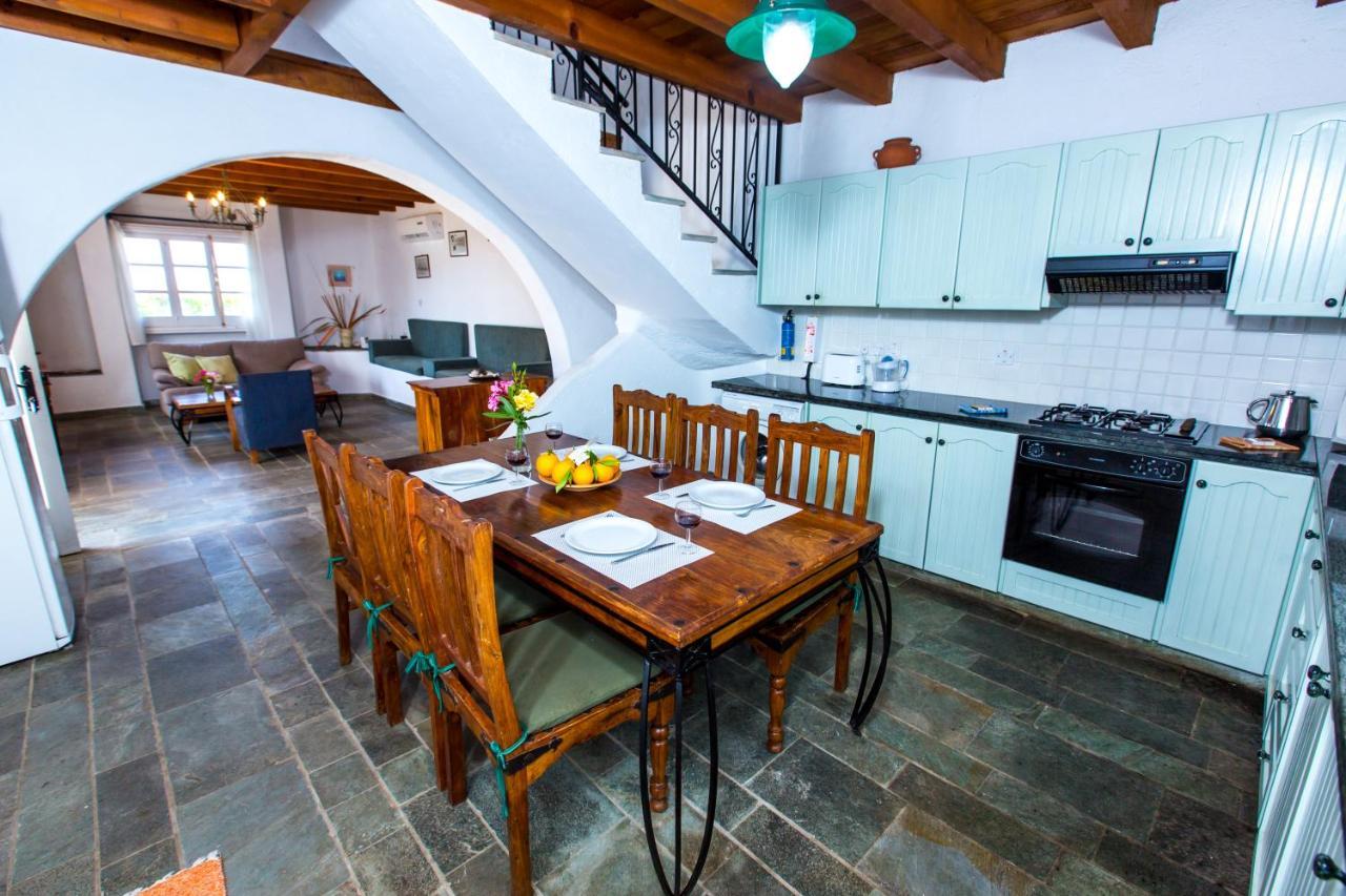 Villa Clarissa & Carmel View 파포스 외부 사진